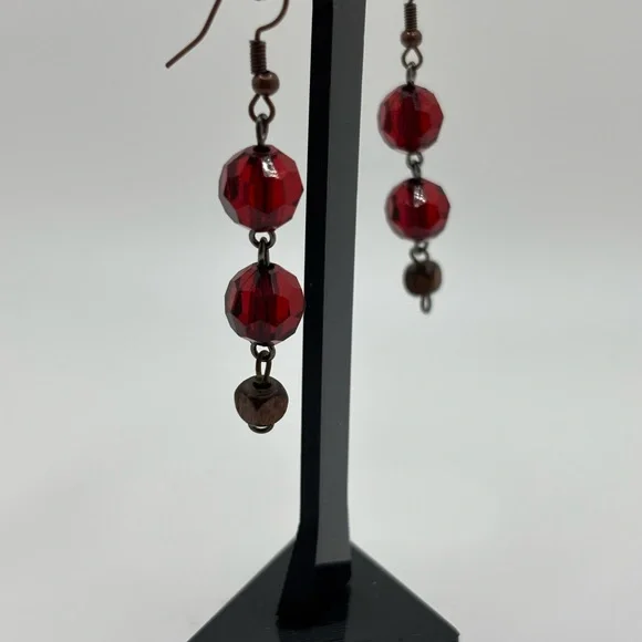 ✨5/$25✨ Elegant Red Beaded Earrings - Picture 5 of 5